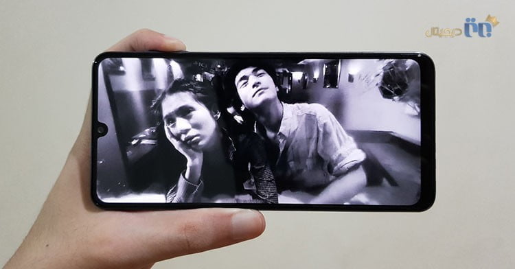 مقایسه A32 با M32 از نظر صفحه نمایش