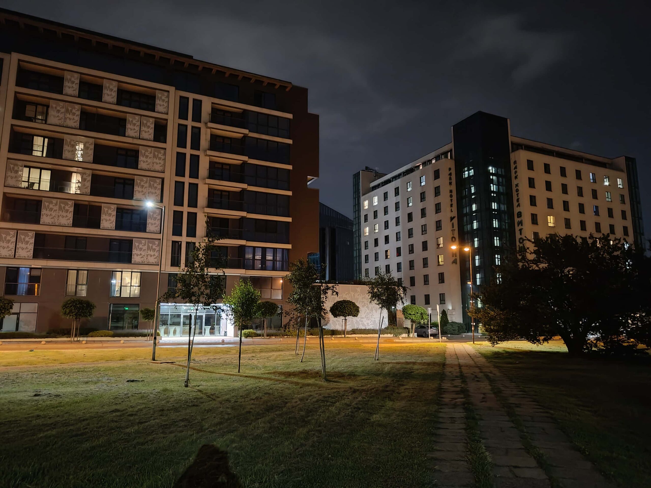 نمونه عکس دوربین اصلی در شب