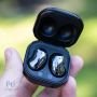 سامسونگ Galaxy Buds Live مشکی در دست