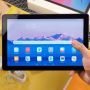 هواوی MatePad T10 در دست