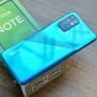 اینفینیکس Note 8 آبی روی جعبه