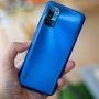 شیائومی Redmi Note 10 5G آبی در دست