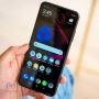 شیائومی Poco M3 Pro با صفحه نمایش روشن در دست