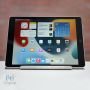 اپل iPad 10.2 2021 با صفحه نمایش روشن بصورت افقی