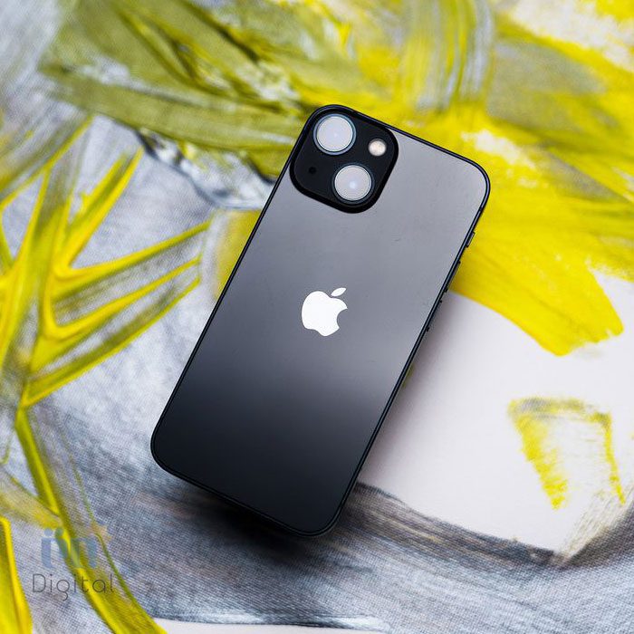 نمای پشتی از اپل iPhone 13 مشکی