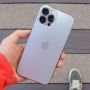 اپل iPhone 13 Pro آبی در دست
