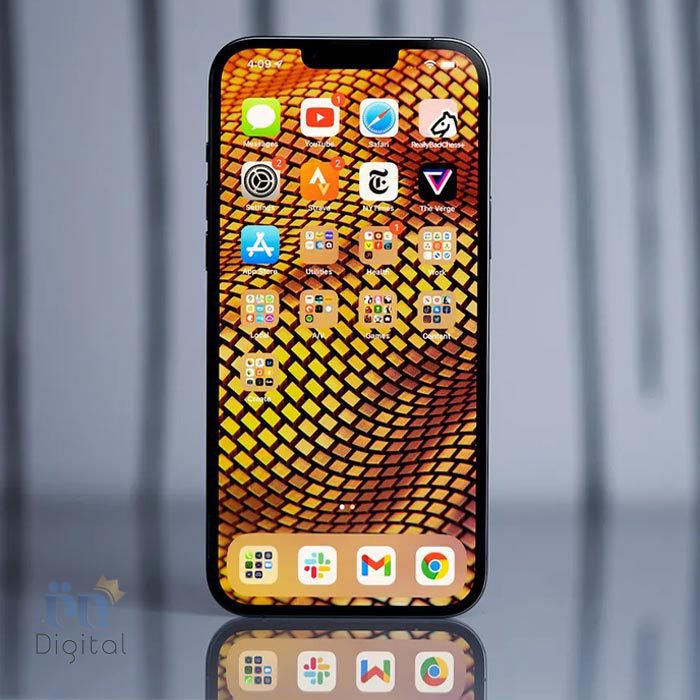 اپل iPhone Pro Max با صفحه نمایش روشن روی شیشه
