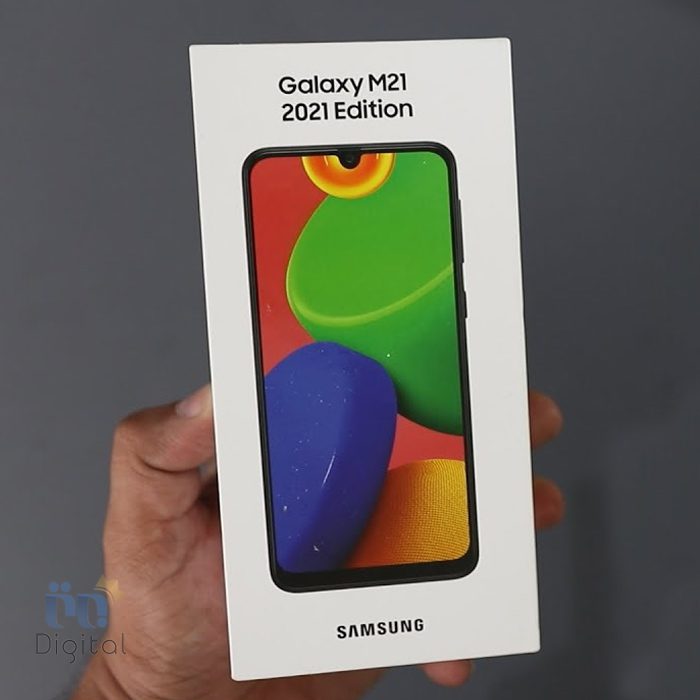 جعبه سامسونگ Galaxy M21 2021 در دست