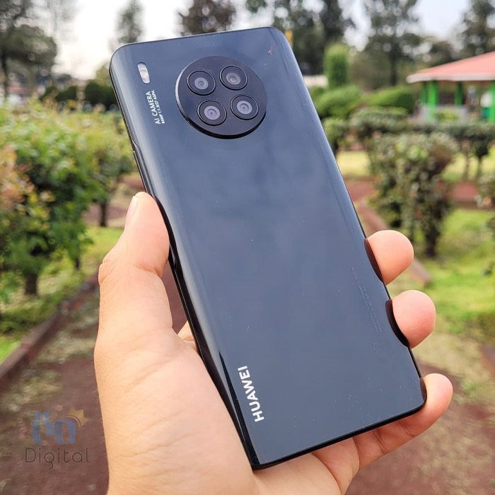 هواوی Nova 8i مشکی در دست