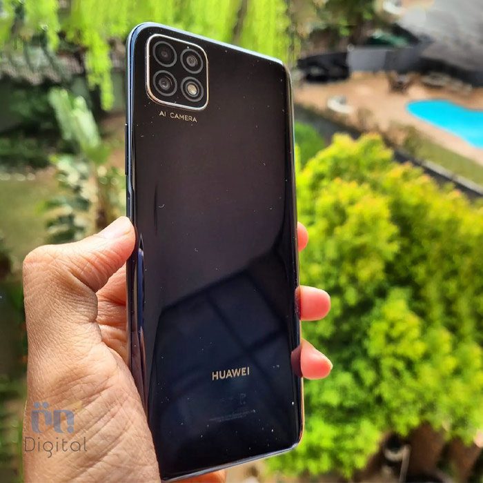 هواوی Nova Y60 مشکی در دست