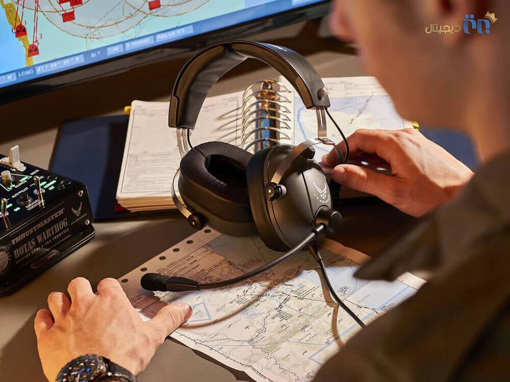 هدست Thrustmaster T-Racing US Air Force Edition در حال استفاده