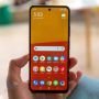 پوکو M4 پرو 5G در دست