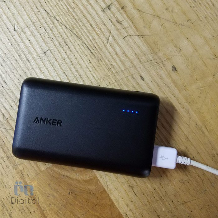 کابل متصل شده به پاوربانک انکر PowerCore Speed 10000