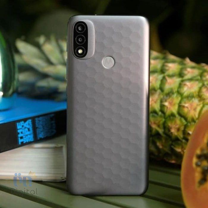 مدل خاکستری موتورولا Moto E20
