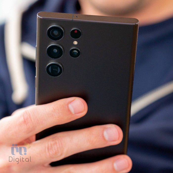 S22 Ultra in Hand
