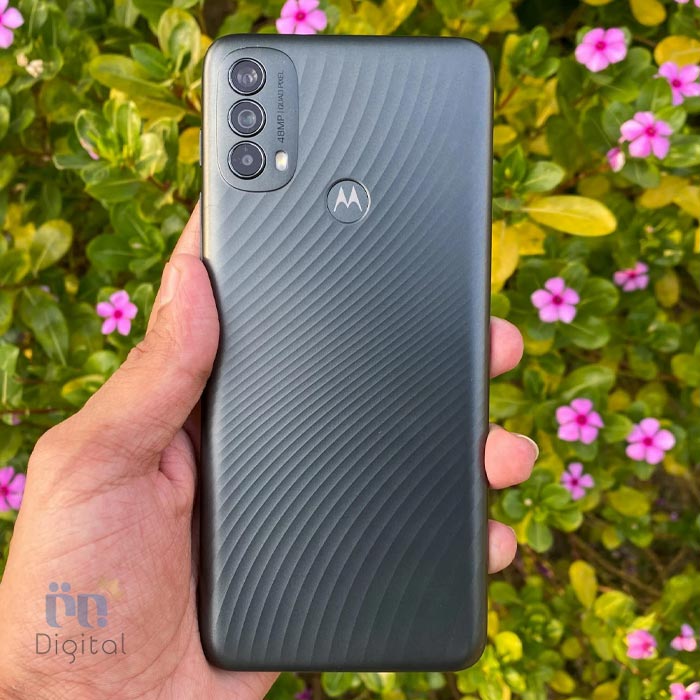 Motorola Moto E40 in Hand