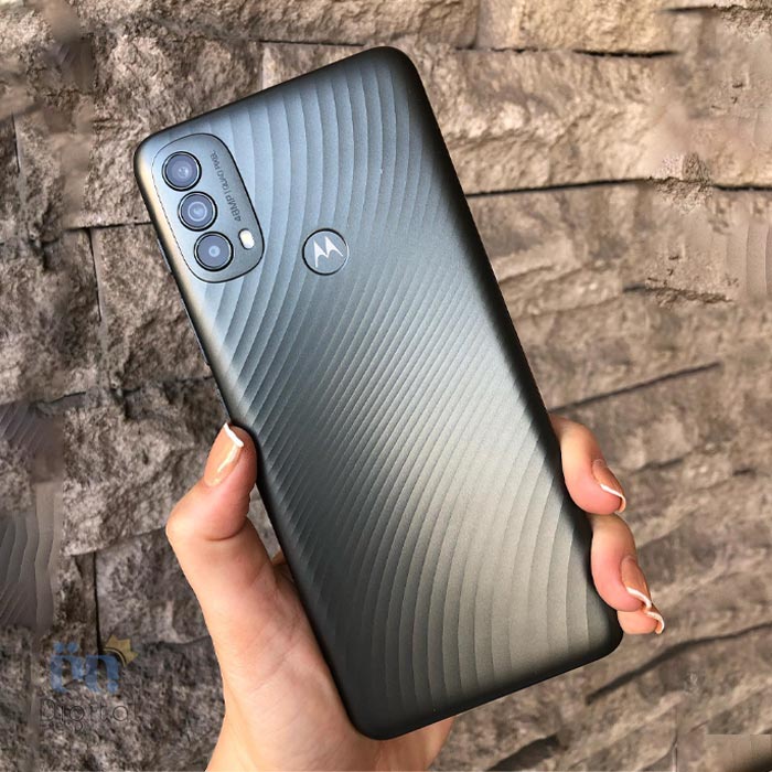 Motorola Moto E40 in Hand
