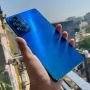 Motorola Edge 20 in Hand