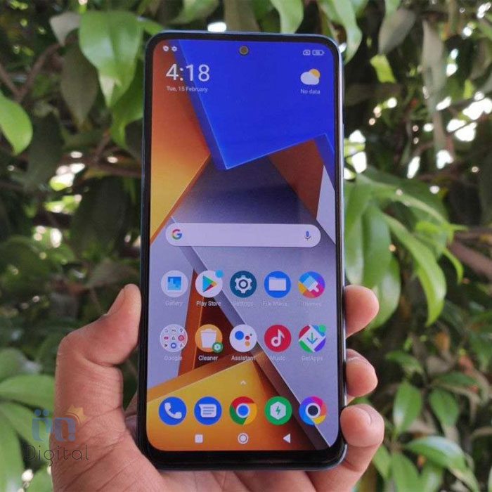 poco m4 pro 4g display in hand