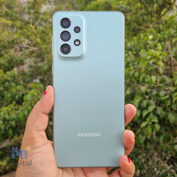 Samsung Galaxy A73 5G in Hand