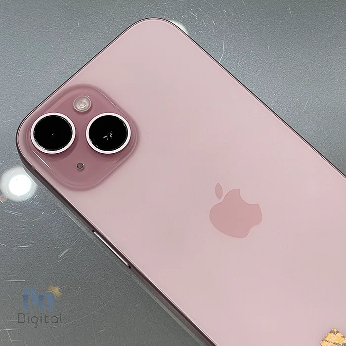گوشی موبایل اپل مدل iPhone 15 ch/a دو سیم کارت حافظه ۱۲۸- نمای قاب پشتی و دوربین