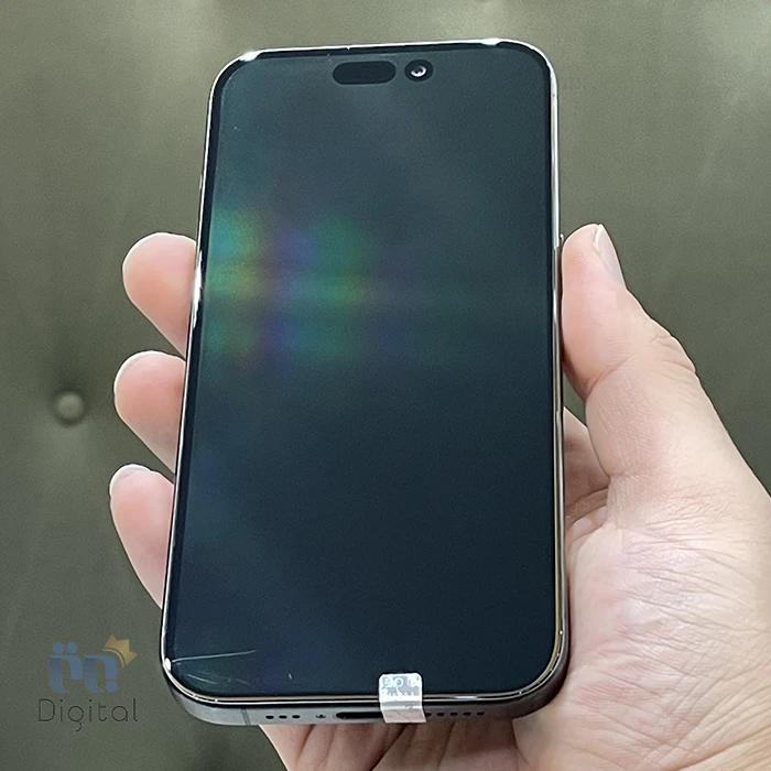 نمای روبرویی و صفحه نمایش موبایل اپل مدل iPhone 15 Pro ZA/A دو سیم کارت حافظه ۲۵۶ گیگابایت – کارکرده