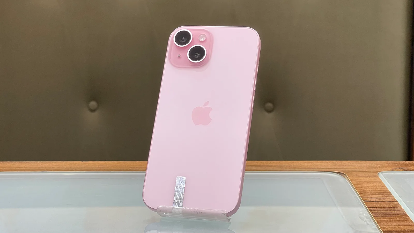 گوشی موبایل اپل مدل iPhone 15 CH/A دو سیم کارت حافظه ۱۲۸ گیگابایت – در حد نو