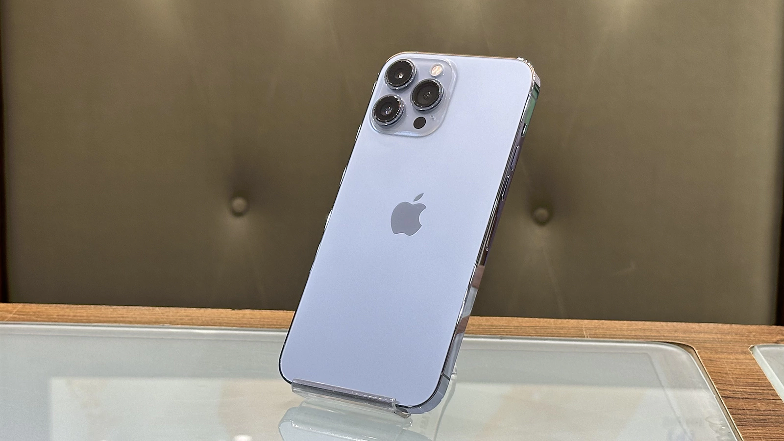 گوشی موبایل اپل مدل iPhone 13 Pro Max ZAA دو سیم کارت حافظه ۲۵۶ گیگابایت – در حد نو
