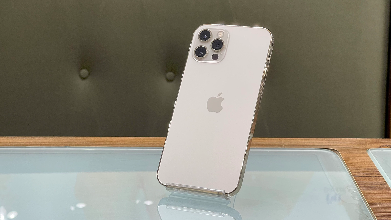 گوشی موبایل اپل مدل iPhone 12 Pro ZAA دو سیم کارت حافظه ۲۵۶ گیگابایت – در حد نو