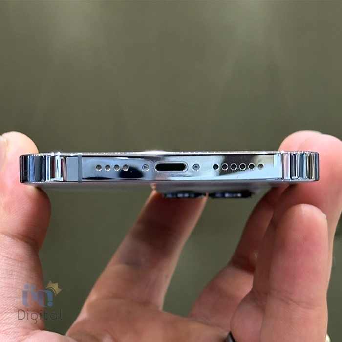 نمای لبه پایین گوشی کارکرده iPhone 13 Pro Max ZAA