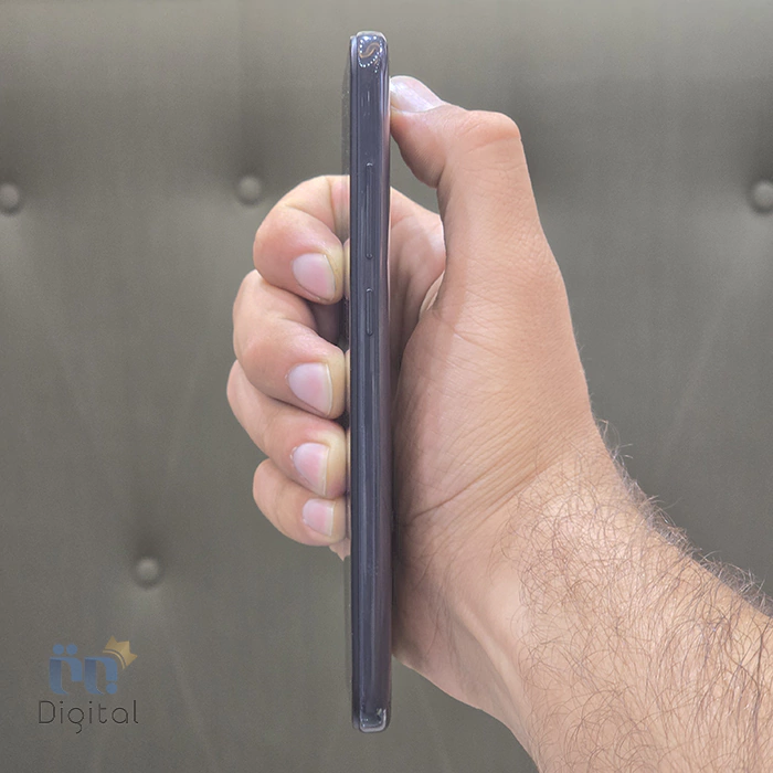 عکس لبه سمت راست Redmi 8