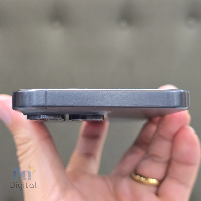 گوشی موبایل اپل مدل iPhone 15 pro max دو سیم کارت حافظه 256 گیگابایت – کارکرده | نمای لبه بالایی