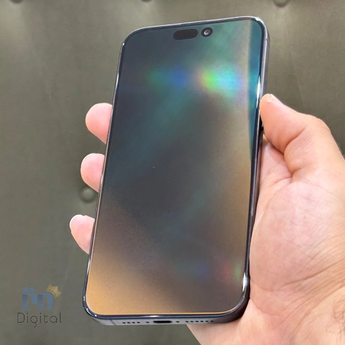 نمایشگر و نمای روبرویی گوشی موبایل اپل مدل iPhone 15 Pro Max ZAA دو سیم کارت حافظه ۲۵۶ گیگابایت – در حد نو