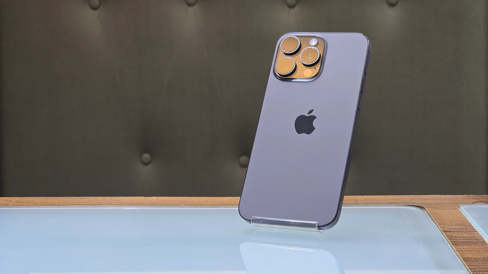 گوشی موبایل اپل مدل iPhone 15 Pro Max ZAA دو سیم کارت حافظه ۲۵۶ گیگابایت – کارکرده