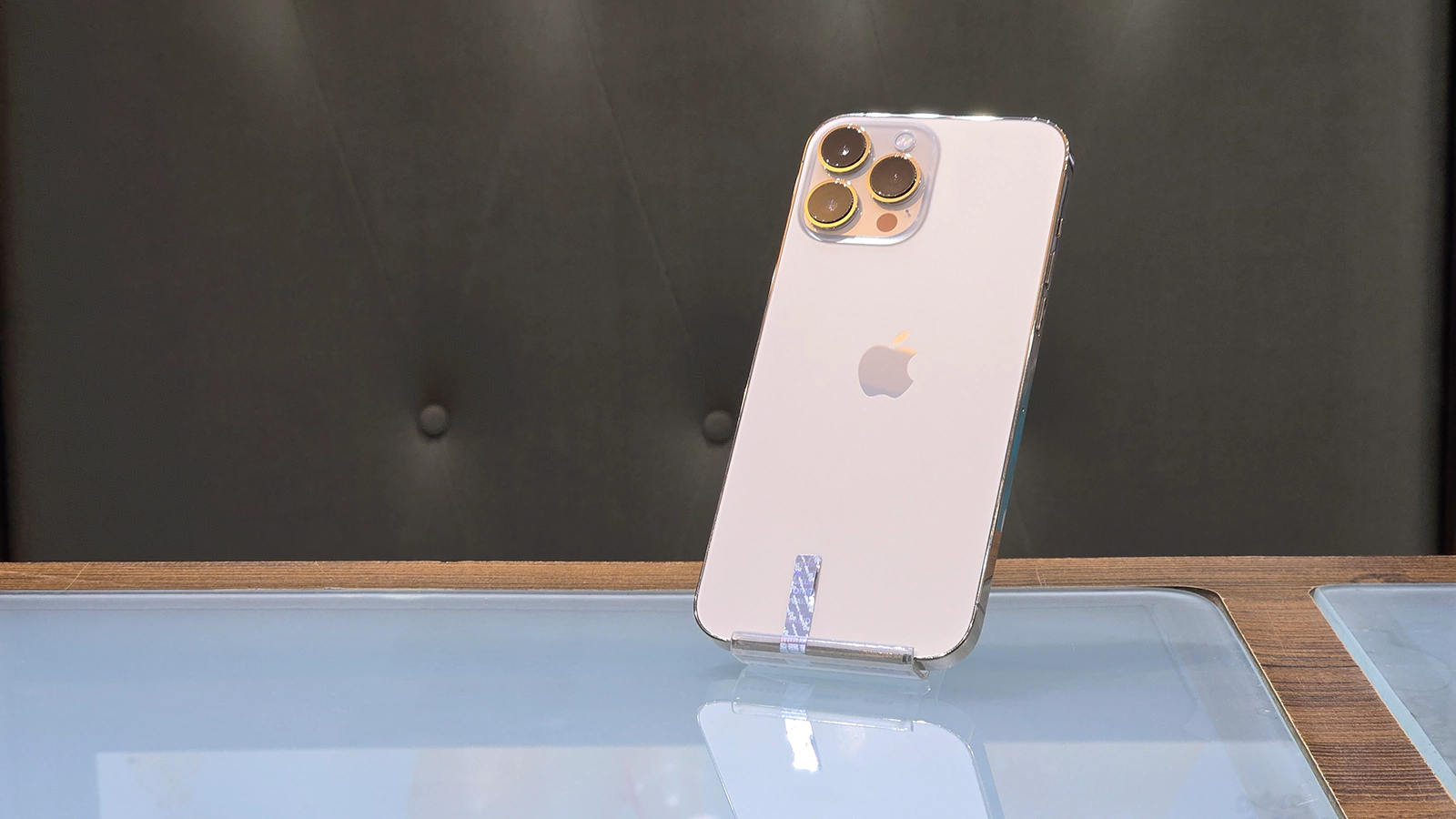 قیمت و مشخصات گوشی موبایل اپل مدل iPhone 13 Pro Max ZAA دو سیم کارت حافظه ۲۵۶ گیگابایت – کارکرده