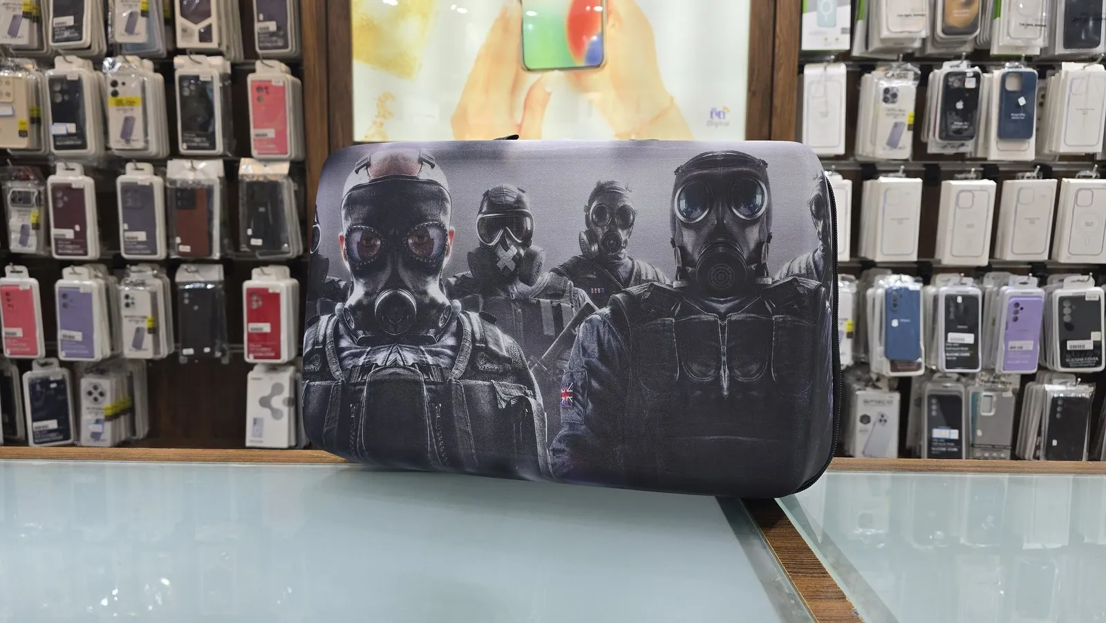 کیف حمل ۴ کاره کنسول پلی ‌استیشن ۵ اسیم طرح Rainbow Six