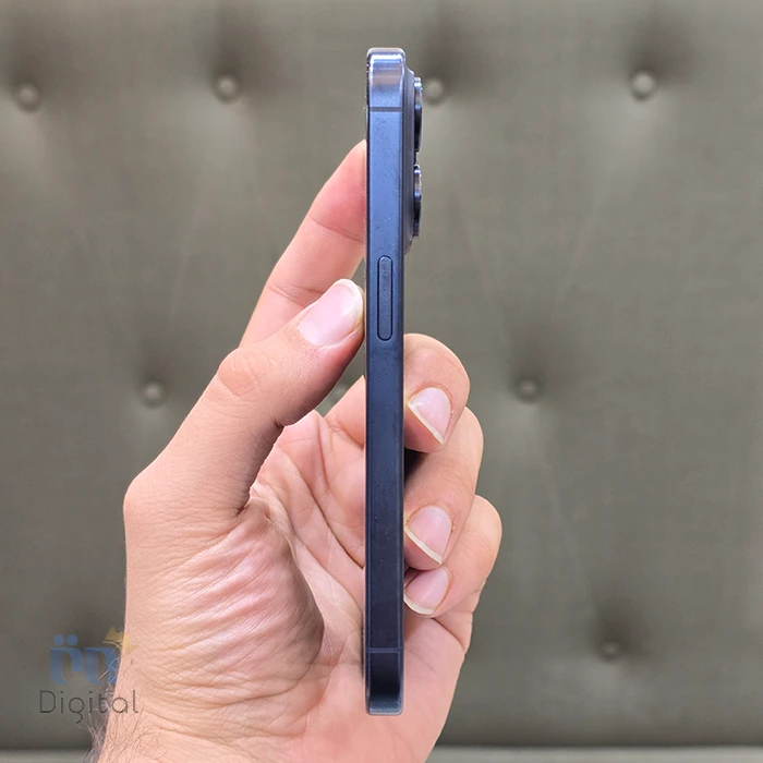 مشخصات، قیمت و خرید موبایل اپل مدل iPhone 15 Pro ZA/A دو سیم کارت حافظه ۲۵۶ گیگابایت – کارکرده | نمای راست