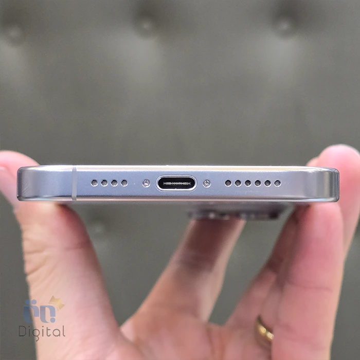نمای پایین گوشی موبایل اپل مدل iPhone 16 Pro Max ZAA