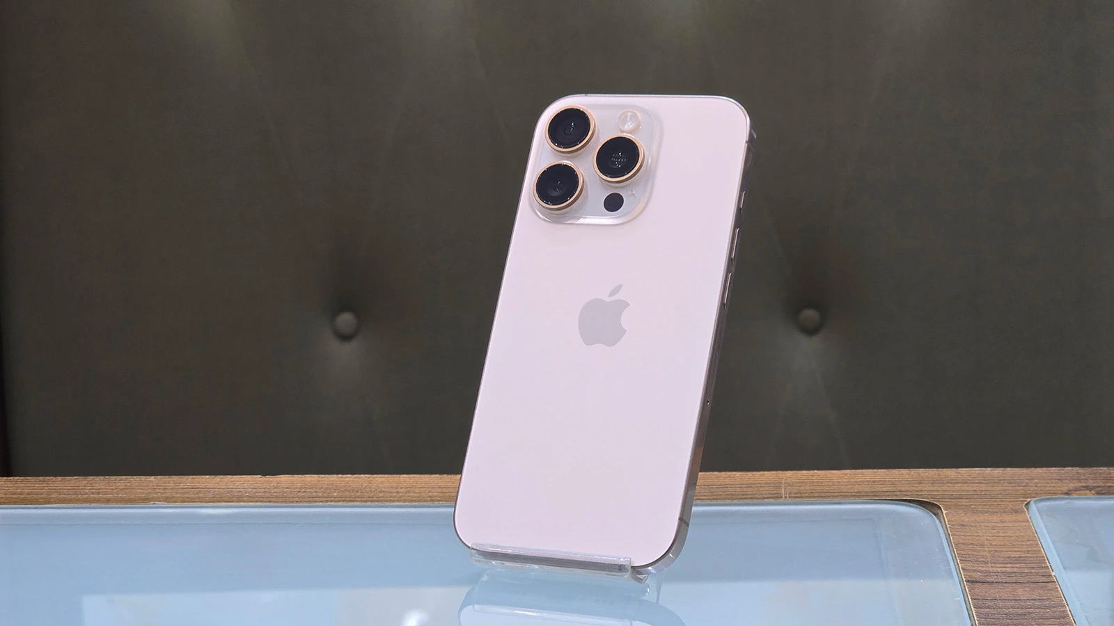 تصویر گوشی موبایل اپل مدل iPhone 16 Pro ZAA 
