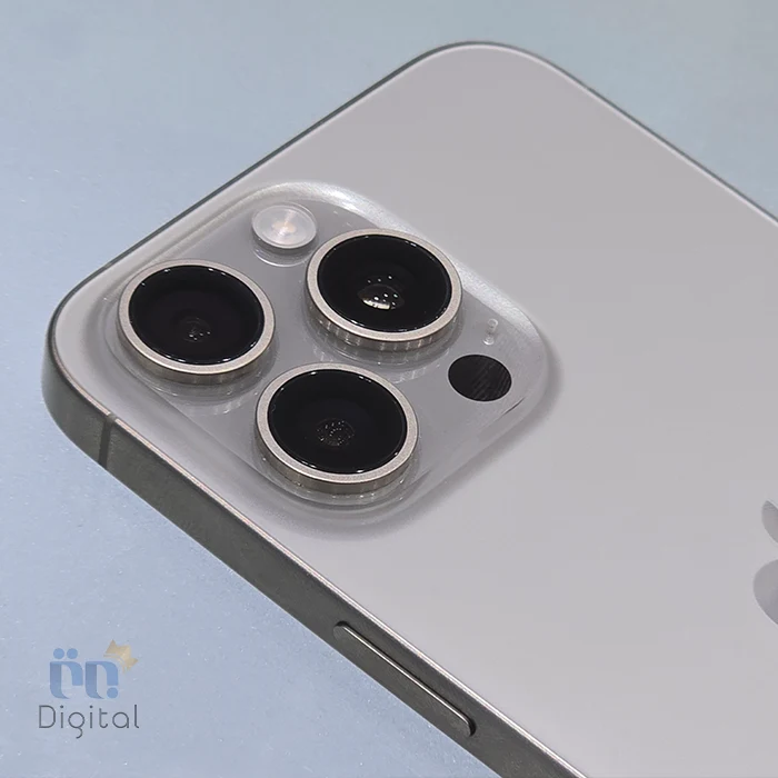 گوشی موبایل اپل مدل iPhone 15 Pro Max ZAA دو سیم کارت حافظه ۲۵۶ گیگابایت – در حد نو | نمای پشت و دوربین