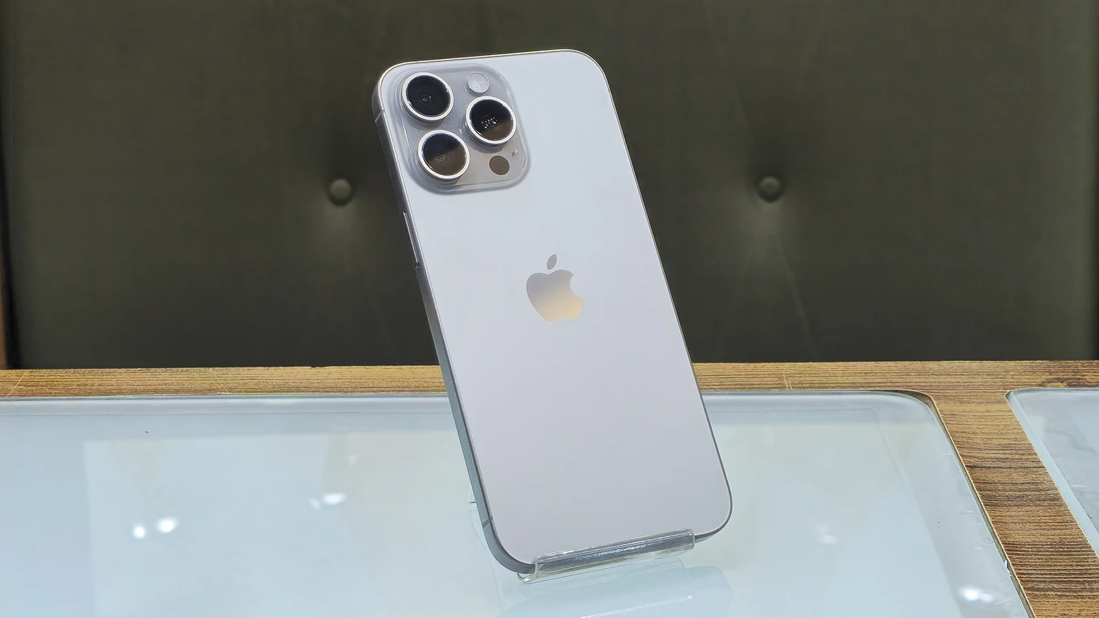 گوشی موبایل اپل مدل iPhone 15 Pro Max ZAA دو سیم کارت حافظه ۲۵۶ گیگابایت – در حد نو