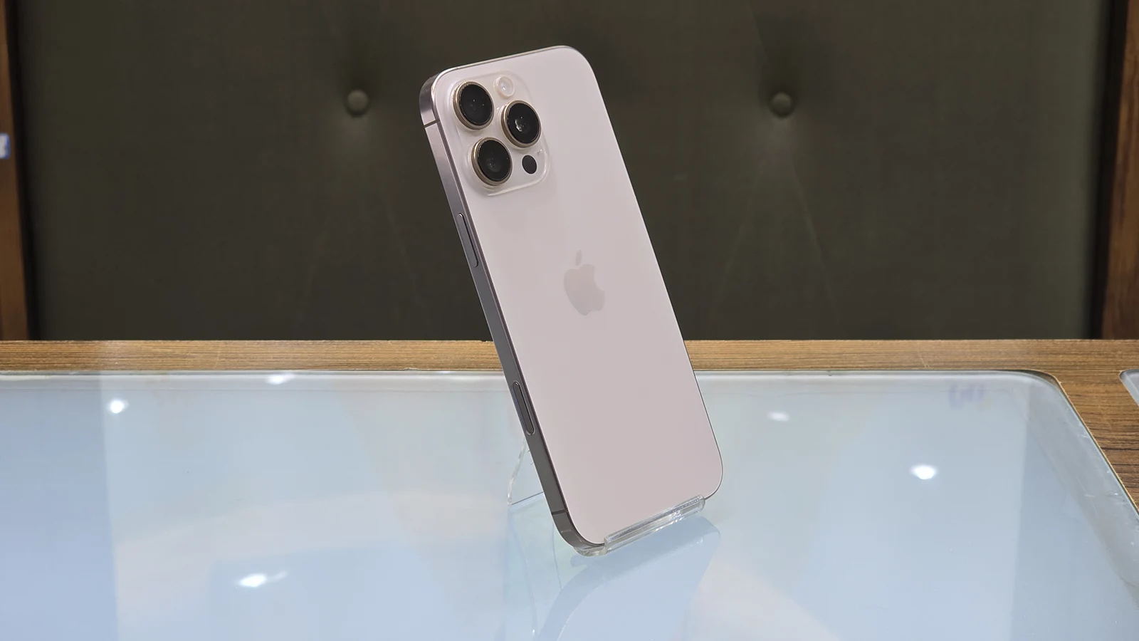 گوشی موبایل اپل مدل iPhone 16 Pro Max ZDA تک سیم کارت حافظه ۲۵۶ گیگابایت – در حد نو