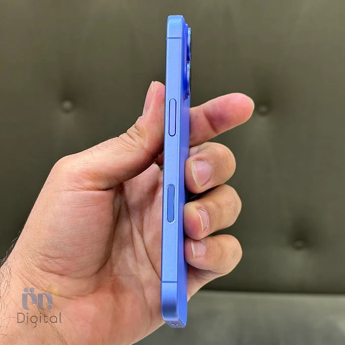 گوشی موبایل اپل مدل iPhone 16 CHA دو سیم کارت حافظه ۱۲۸ گیگابایت – در حد نو | نمای راست
