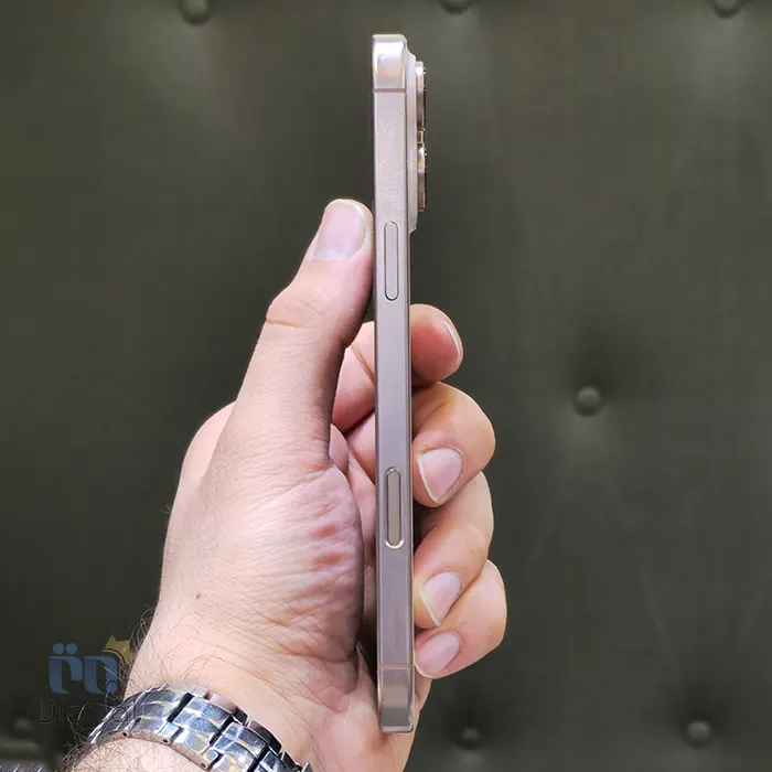 گوشی موبایل اپل مدل iPhone 16 Pro Max ZAA دو سیم کارت حافظه ۲۵۶ گیگابایت – در حد نو |‌نمای راست