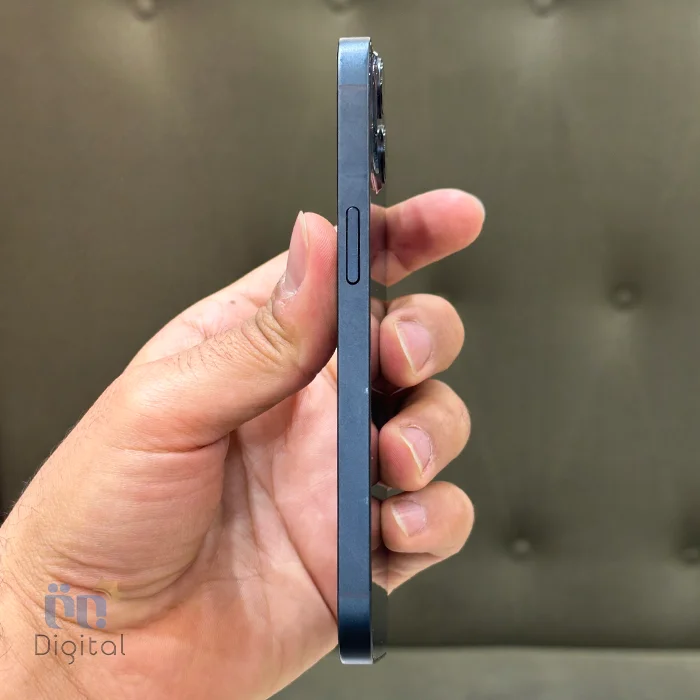 گوشی موبایل اپل مدل iPhone 13 CHA دو سیم کارت حافظه ۱۲۸ گیگابایت – کارکرده | نمای راست