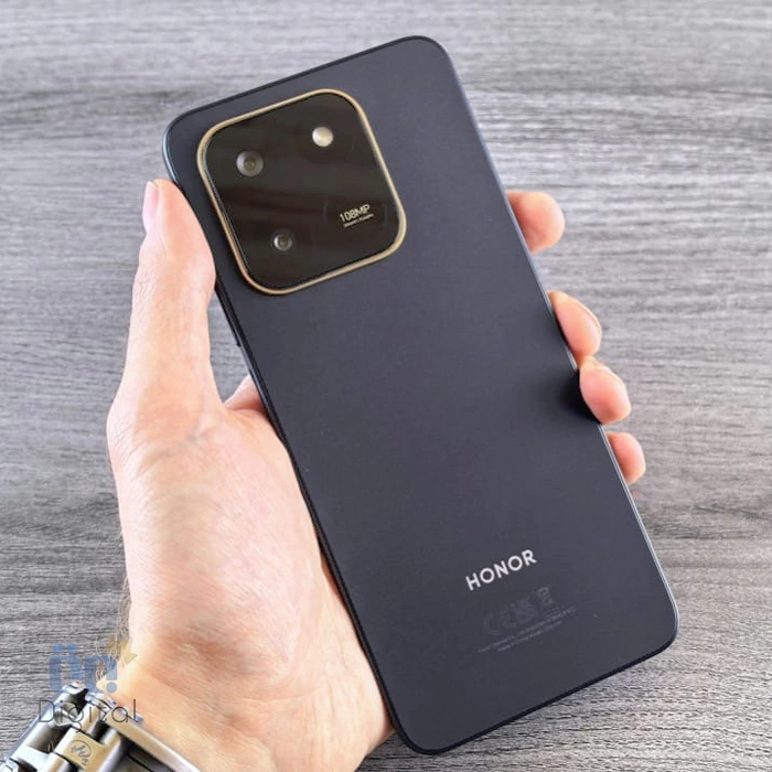 آنر X7d در دست