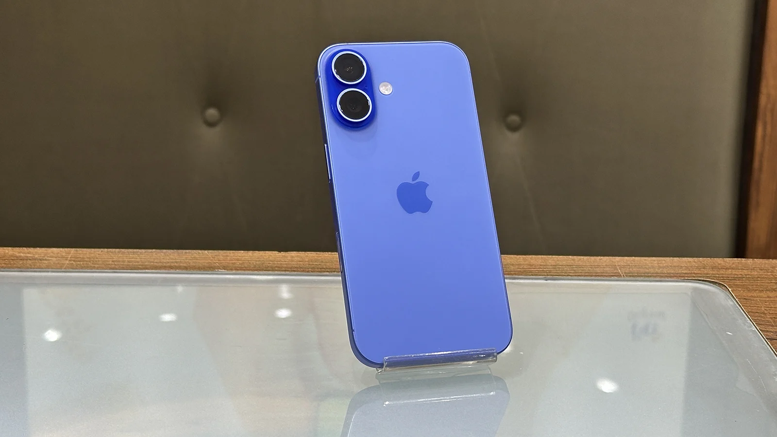 گوشی موبایل اپل مدل iPhone 16 CHA دو سیم کارت حافظه ۱۲۸ گیگابایت – در حد نو