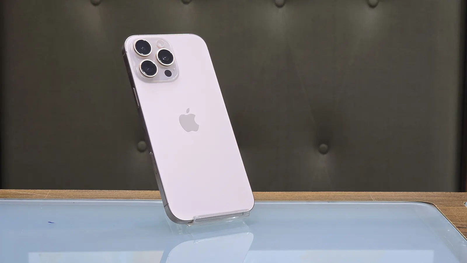 گوشی موبایل اپل مدل iPhone 16 Pro Max ZAA دو سیم کارت حافظه ۲۵۶ گیگابایت – در حد نو