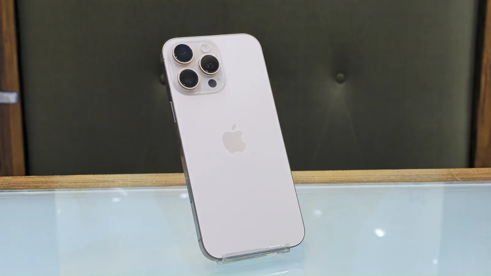 گوشی موبایل اپل مدل iPhone 16 Pro Max ZAA دو سیم کارت حافظه ۲۵۶ گیگابایت – در حد نو