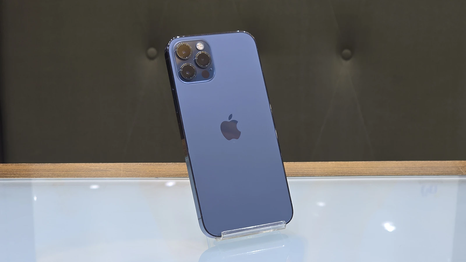 گوشی موبایل اپل مدل iPhone 12 Pro ZAA دو سیم کارت حافظه ۲۵۶ گیگابایت – کارکرده
